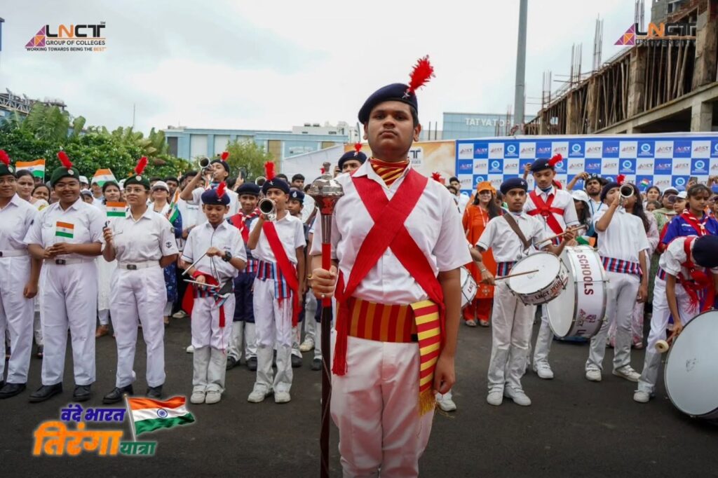 LNCT परिवार ने “वंदे भारत तिरंगा यात्रा” के माध्यम से देशभक्ति की भावना को जन-जन तक पहुँचाया LNCT परिवार ने “वंदे भारत तिरंगा यात्रा” के माध्यम से देशभक्ति की भावना को जन-जन तक पहुँचाया 2